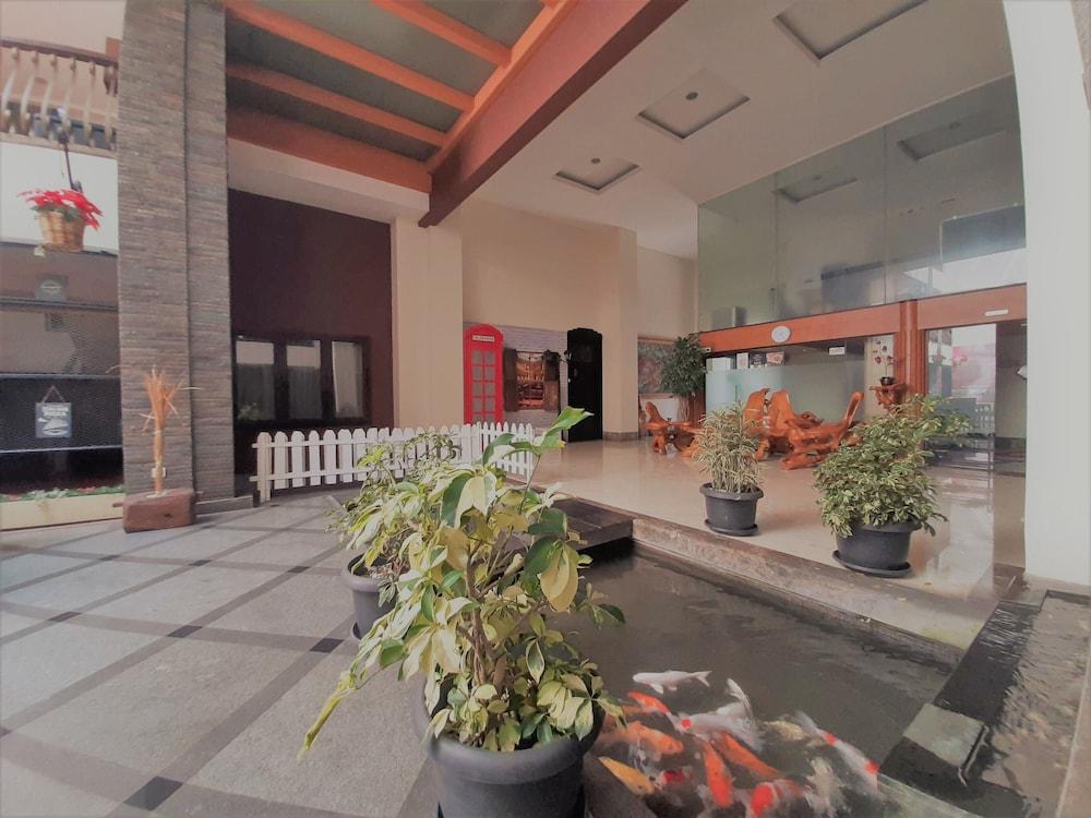 Hotel The Palais Dago 3*