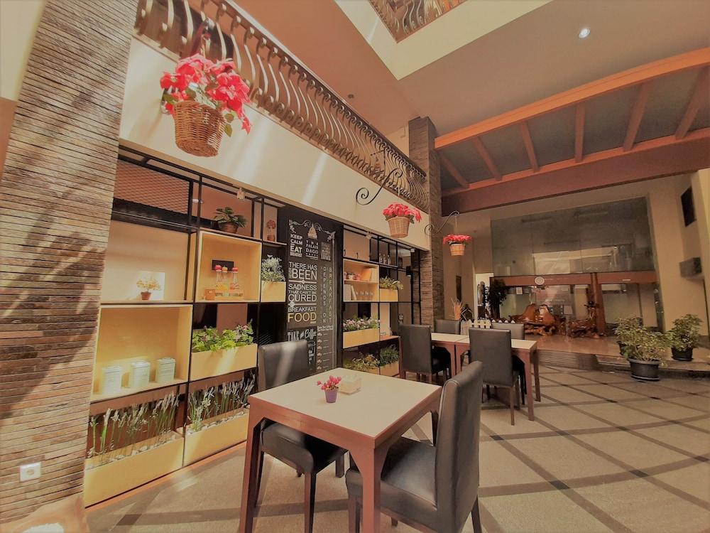 The Palais Dago Hotel